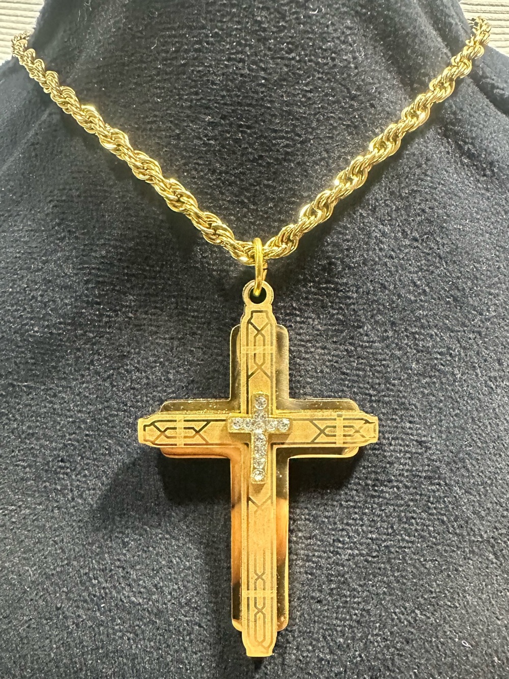 Unisex: Stainless Steel 3-Dimensional Rhinestone Cross Pendant Necklace